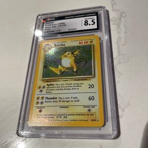 Raichu Pokémon Card 1999 Base Set Holo 14/102 CGC